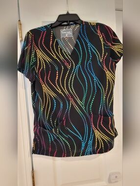 Scrub Top Butter Black V-Neck Top with Rainbow Dot Wave Print